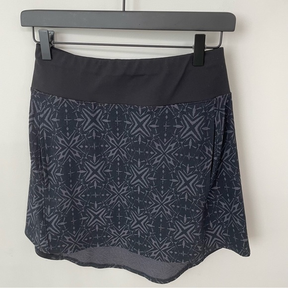 NEW Oiselle Kaliedo-go Black Jacquard Knit Athleisure Skirt Size 2      L6 - Picture 2 of 8